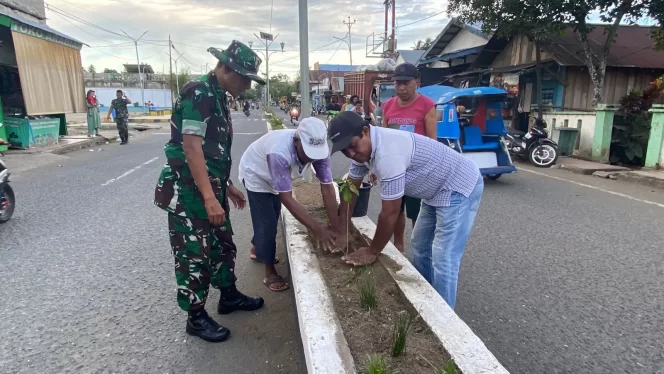 
 Kodim 1514/Morotai Tanam Pohon Bersama Warga Desa Gotalamo dan Daruba