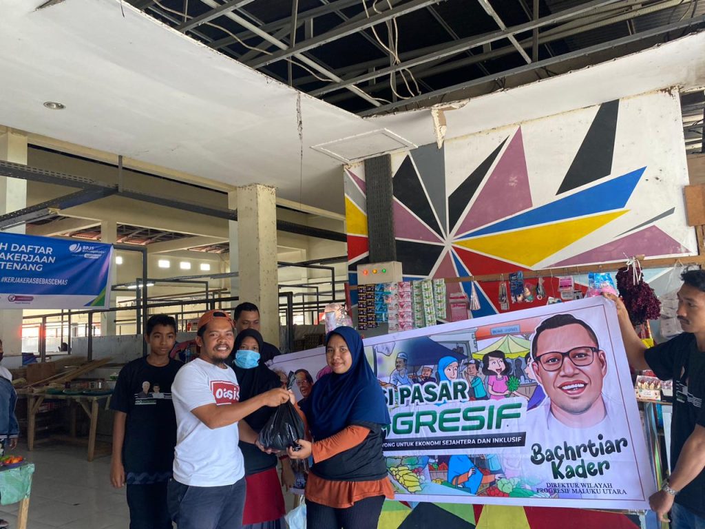 Relawan Progresif Ganjar-Mahfud Maluku Utara Gelar Pasar Murah di Ternate