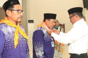Bupati Dan Kakankemenag Haltim Melepas 65 CJH.