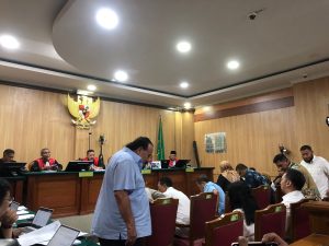 Koperatif & Taat Hukum, Haji Robert Beraksi di Sidang Suap AGK