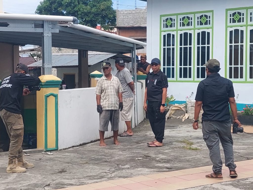 Tim Saiber Lakukan Aksi Bersih-Bersih Masjid di Kalumata