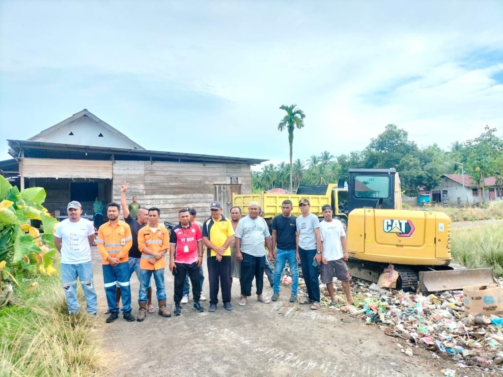 Warga Malifut Apresiasi Haji Robert Atas Pembuatan Bak Sampah di Pasar Soma