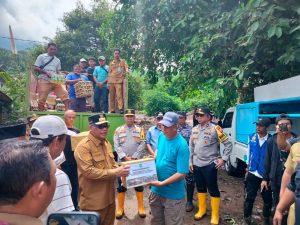 Pj Gubernur Maluku Utara Tinjau Lokasi Banjir di Rua, Imbau Tim Tetap Berupaya