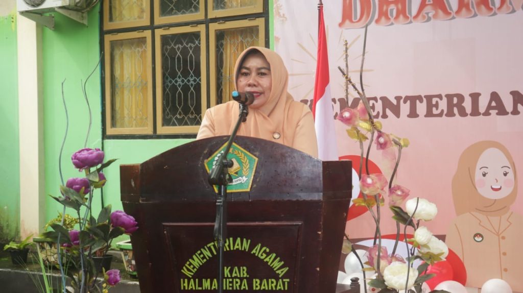 Santhy Amir Dilantik Sebagai Ketua Pertama DWP Kemenag Halbar
