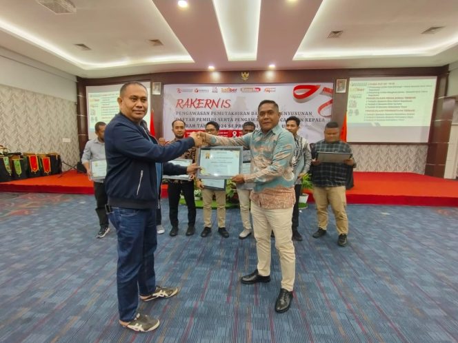 Bawaslu Halmahera Selatan Raih Penghargaan Atas Kinerja Terbaik dalam Pemberitaan dan Inovasi