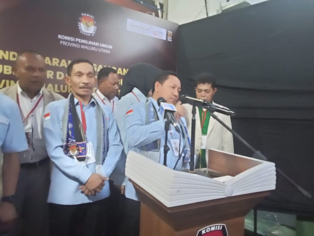 Aliong Mus-Sahril Taher Resmi Daftar ke KPU Malut sebagai Calon Gubernur dan Wakil Gubernur