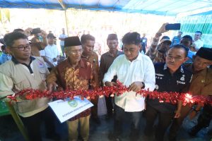 Bupati Ubaid Serahkan Bantuan Rumah untuk Warga Terdampak Banjir di Gaifoli