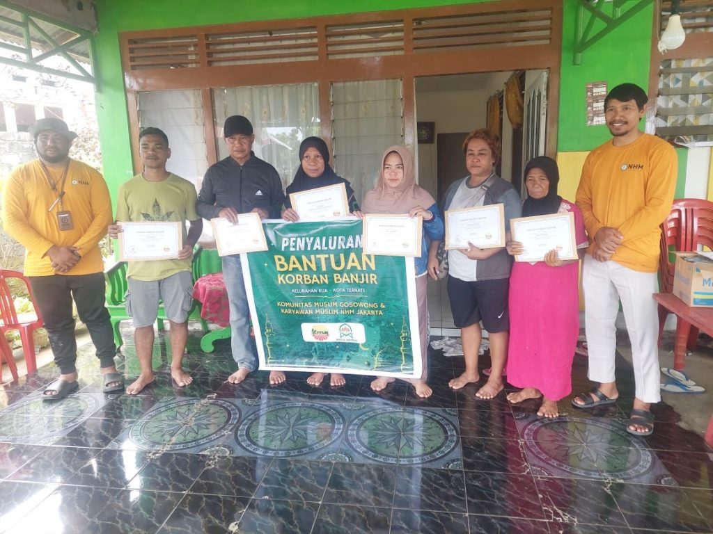 PT NHM dan Jamaah Masjid Bantu Korban Banjir Bandang di Ternate
