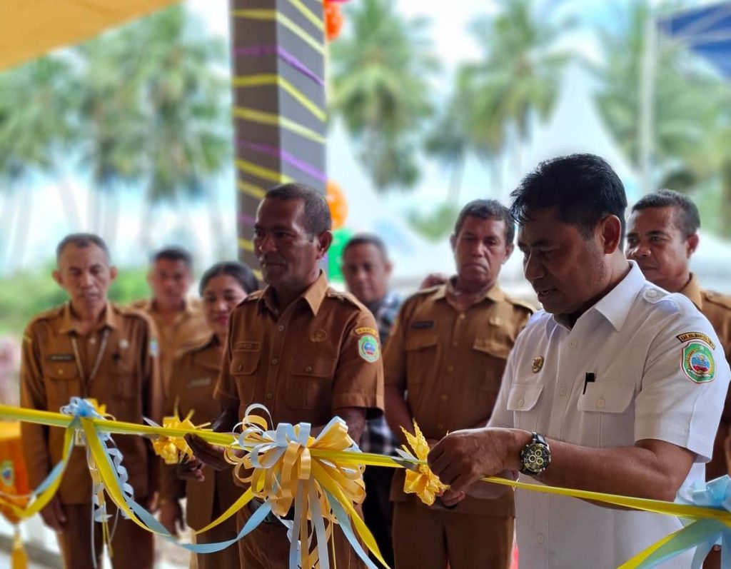 Bupati Haltim Resmikan Pasar Jiko Mobon Usai Rehabilitasi