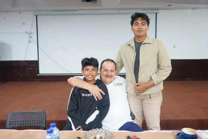 
 Kisah Fitrah yang menyayat hati ini sampai ke telinga Haji Robert Nitiyudo Wachjo