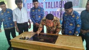Aliong Mus Resmikan Gedung ITC Unkhair Ternate, Bukti Komitmen Terhadap Pendidikan