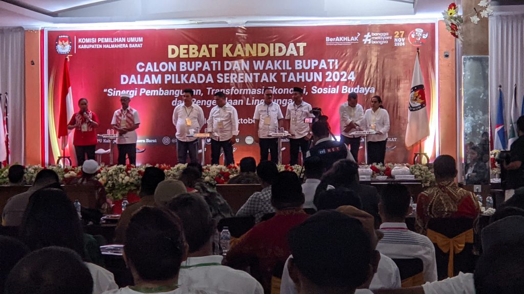 Debat Perdana Pilkada Halbar 2024: Kandidat Saling Adu Gagasan