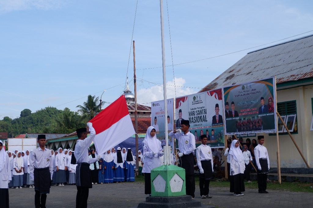 Kemenag Halmahera Selatan Gelar Upacara Bendera Peringatan Hari Santri Nasional 2024