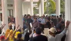 Debat Pilkada Halmahera Timur Memanas, Warga Teriakkan “Anak Koruptor”