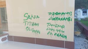 Coretan Dinding Kantor Gubernur Malut: Sekda Dituding Tak Netral