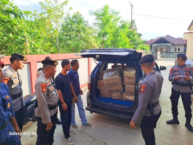 
 Pengawalan Logistik Pemilu oleh anggota Polda Malut.