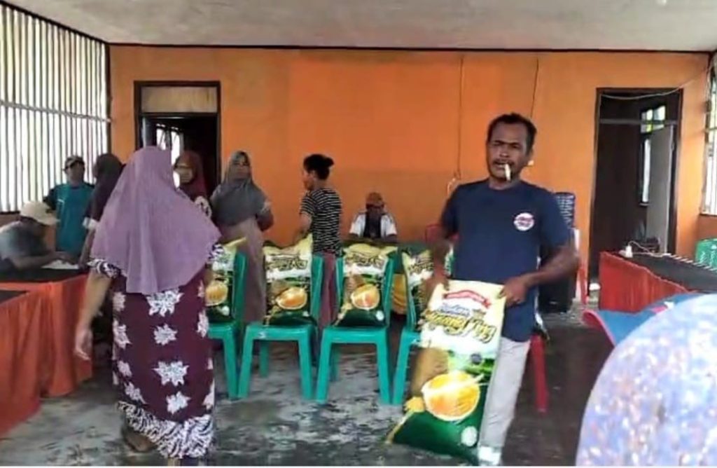 Kades Talimau Diduga Bagikan Beras di Masa Tenang Pilkada