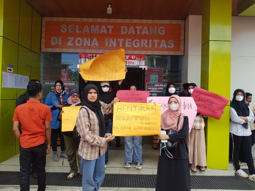 Puluhan Demonstran Kepung Rutan Ternate, Desak Perawatan Eks Gubernur AGK