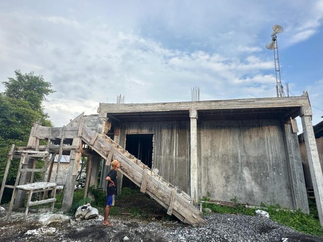 
 Pembangunan Masjid yang terbengkalai