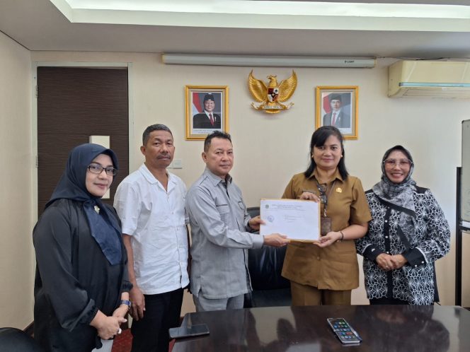 
 DPRD Maluku Utara Serahkan Usulan Gubernur dan Wakil Gubernur Terpilih ke Kemendagri