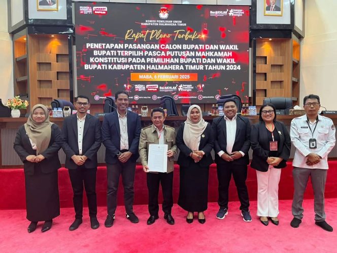 
 KPU Tetapkan Ubaid-Anjas sebagai Pemimpin Haltim, M Farrel-Hi Tono Diminta Legowo