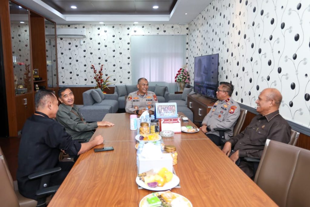 Kapolda Maluku Utara dan Ketua Pengadilan Tinggi Perkuat Sinergi Penegakan Hukum