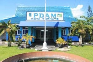Air Mati di Pulau Hiri: Warga Terpaksa Ambil Air di Pesisir, PDAM Dinilai Lalai