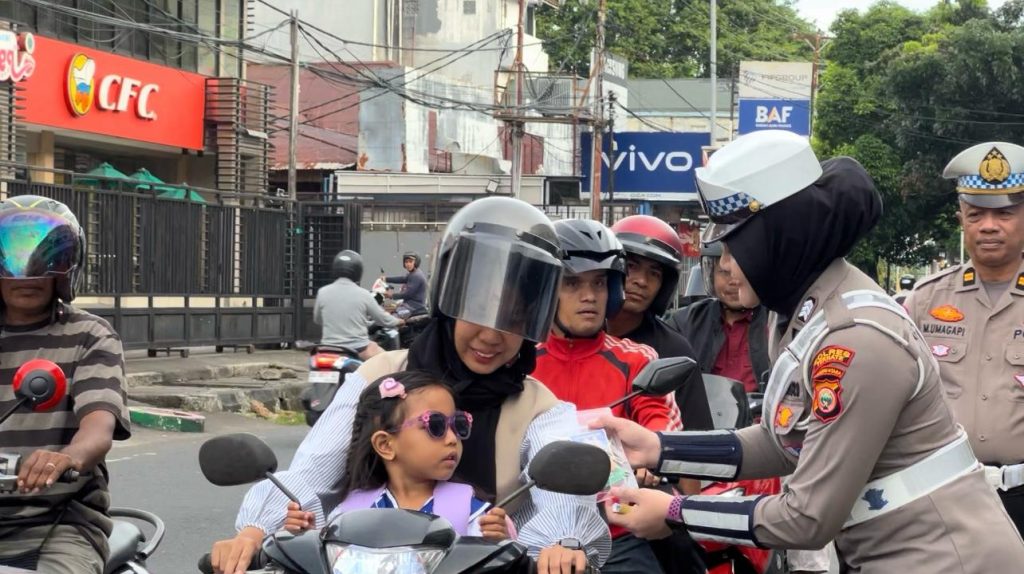 Edukasi Tertib Lalu Lintas, Satlantas Polres Ternate Beri Imbauan Humanis