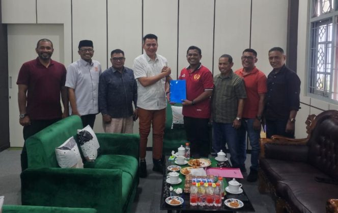 
 Ketua KONI Kota Ternate, Faijan A. Pianang, saat melakukan audiensi dengan ketua DPRD Kota Ternate
