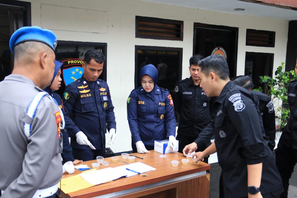 Polda Malut Gelar Tes Urine Dadakan, Seluruh Personel Negatif Narkoba