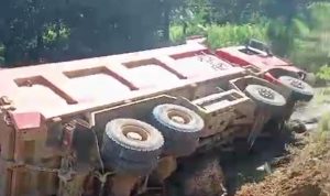 Hendak Ambil Botol Minum, Sopir DT di Haltim Alami Kecelakaan Tunggal