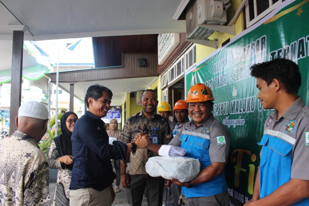 TKBM Pelabuhan Ahmad Yani Cairkan THR Rp 2 Miliar untuk 587 Anggota