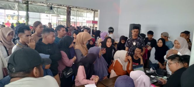 
 Antrian di pelabuhan