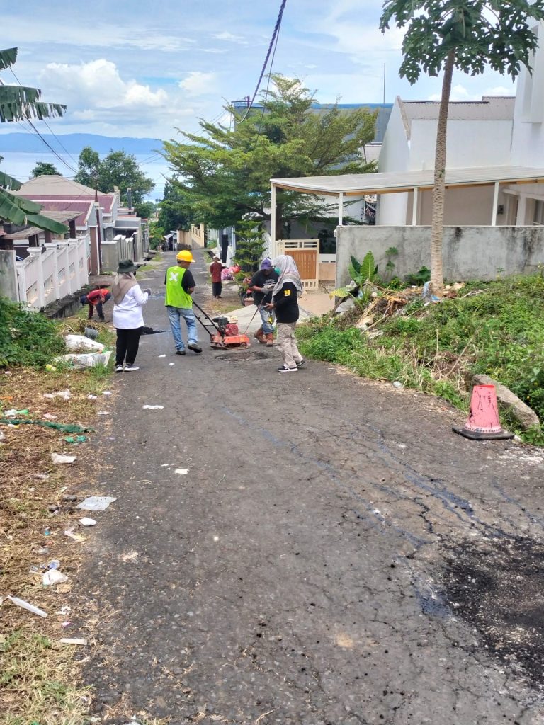PUPR Ternate Tambal Jalan Berlubang di Kasturian, Targetkan Ruas Lain Menyusul