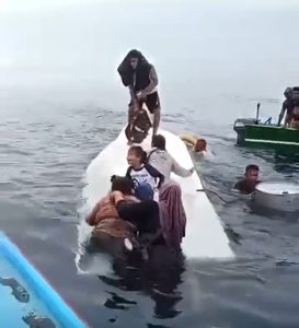 Longboad Rombongan Keluarga Terbalik di Perairan Moti-Mare, 9 Penumpang Selamat