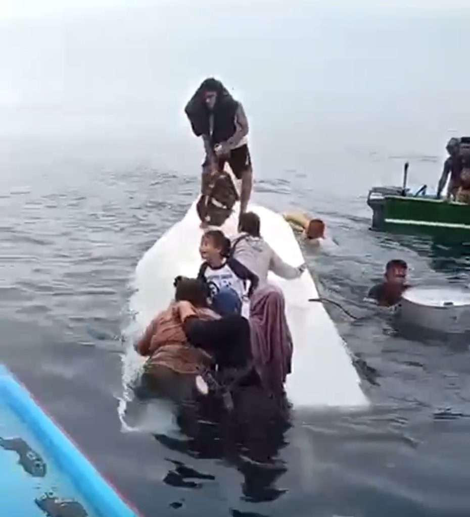 Longboad Rombongan Keluarga Terbalik di Perairan Moti-Mare, 9 Penumpang Selamat