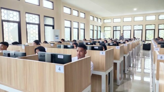 
 2.463 Peserta Ikut UTBK-SNBT di Unkhair Ternate