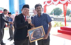 Pemkot Ternate Apresiasi Media, Sekda Serahkan Piagam Penghargaan