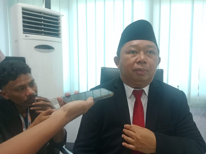 
 MITAN - Sekda Ternate Rizal Marsaoly akan menindak tegas pemilik pangakalan, Senin (28/4/2025)/Joel