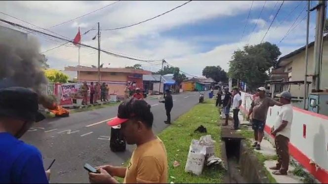 
 Warga Demo Lurah Sango, Tuntut Transparansi dan Pencopotan Jabatan