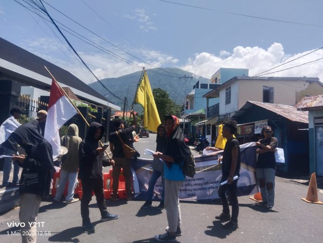 
 11 Tuntutan Buruh dan Mahasiswa Gema May Day di Ternate