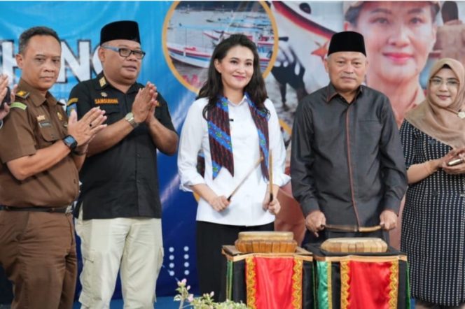 
 Gubernur Malut, Saat melakukan Launching di Kelurahan Dufa-Dufa