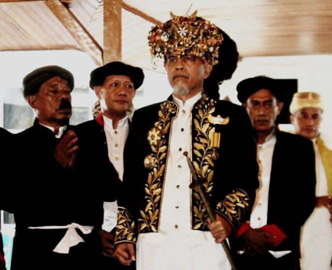 
 Setelah Puluhan Tahun, Kesultanan Ternate Gelar Lagi Pemotongan Rambut Mahkota Sultan