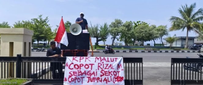 
 Sekda Ternate Didemo, Dituding Terlibat Dugaan Korupsi Rp6 Miliar