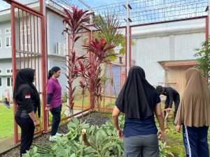Lapas Perempuan Ternate Gelar Jumat Bersih, Pegawai dan Warga Binaan Kompak Beraksi