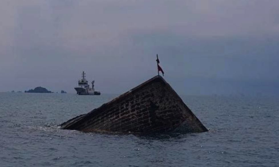 KM Cahaya Timur 02 Terbalik di Halut, 2 ABK Hilang