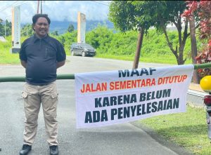 17 Tahun Tak Diganti, Warga Palang Akses ke Kantor DPRD Halsel