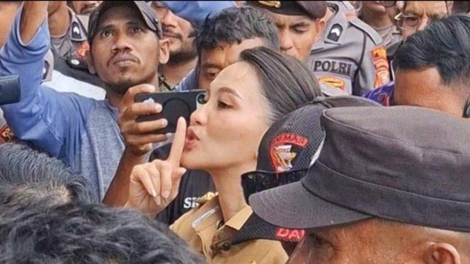 
 Gubernur dan DPR RI Temui Pendemo DOB Sofifi di Depan DPRD Malut