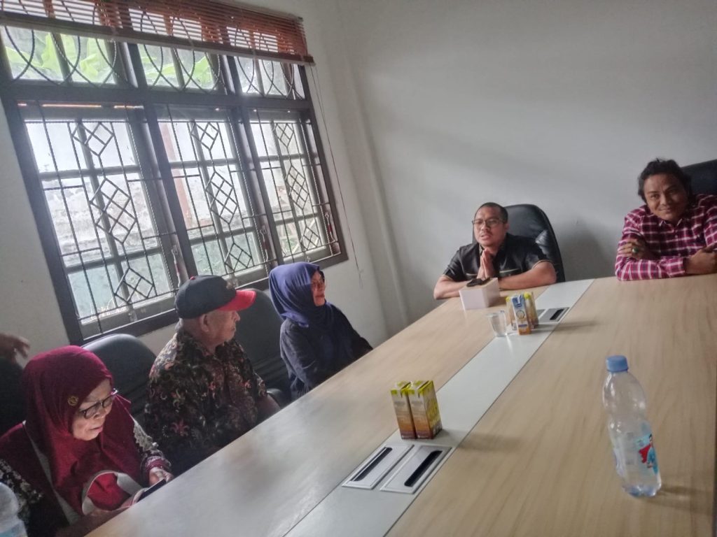 Pedagang Pandara Kananga Geruduk DPRD, Protes Tarif Sewa Lapak Rp850 Ribu