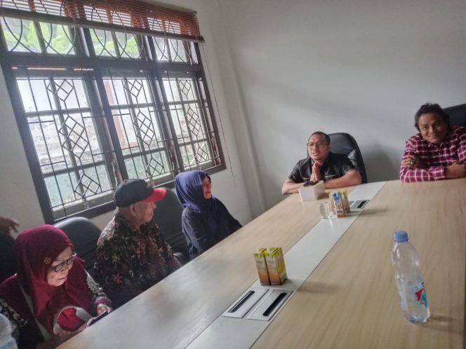 
 Pedagang Pandara Kananga Geruduk DPRD, Protes Tarif Sewa Lapak Rp850 Ribu